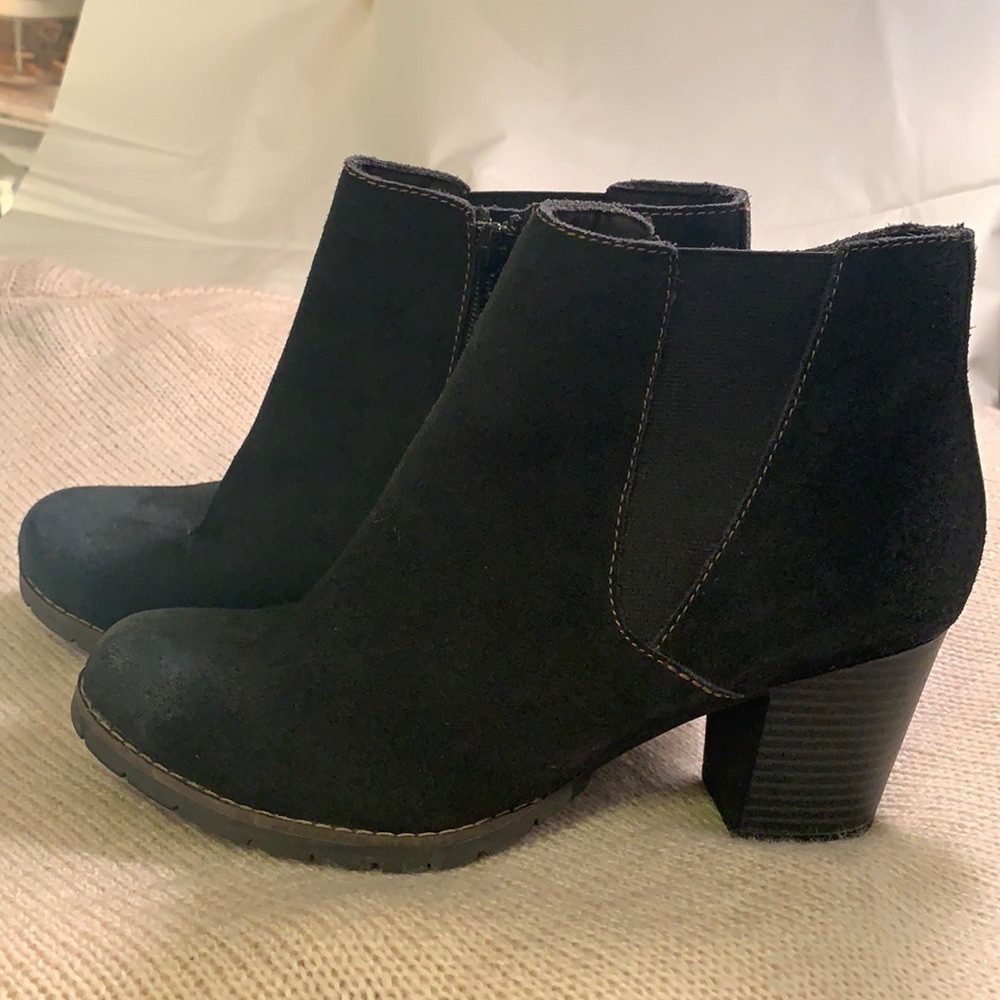 Clark’s black bendable suede ankle boot